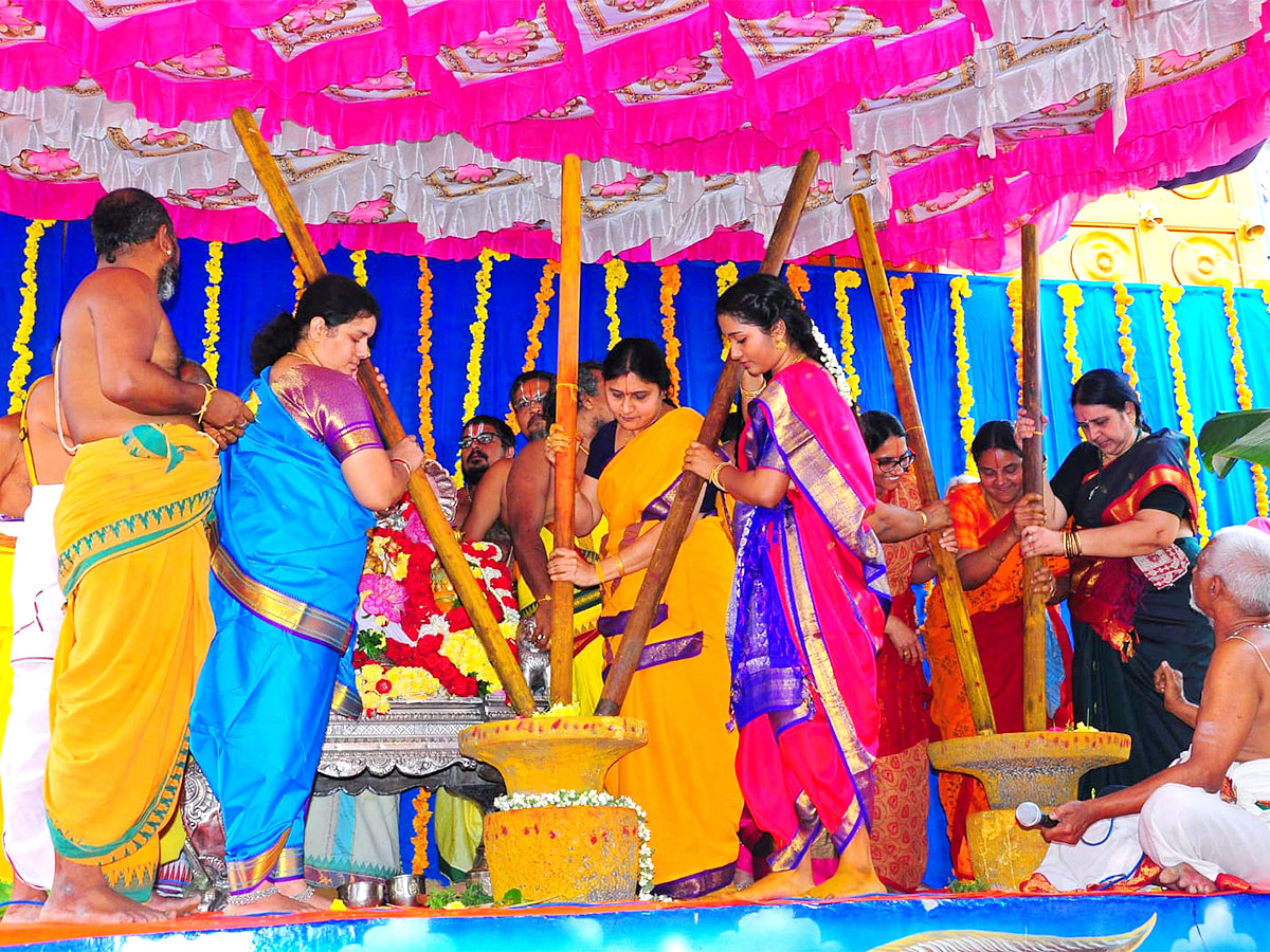 Vasanthotsavam_20at_20Bhadradri_20temple_20Photos-17.jpg 17