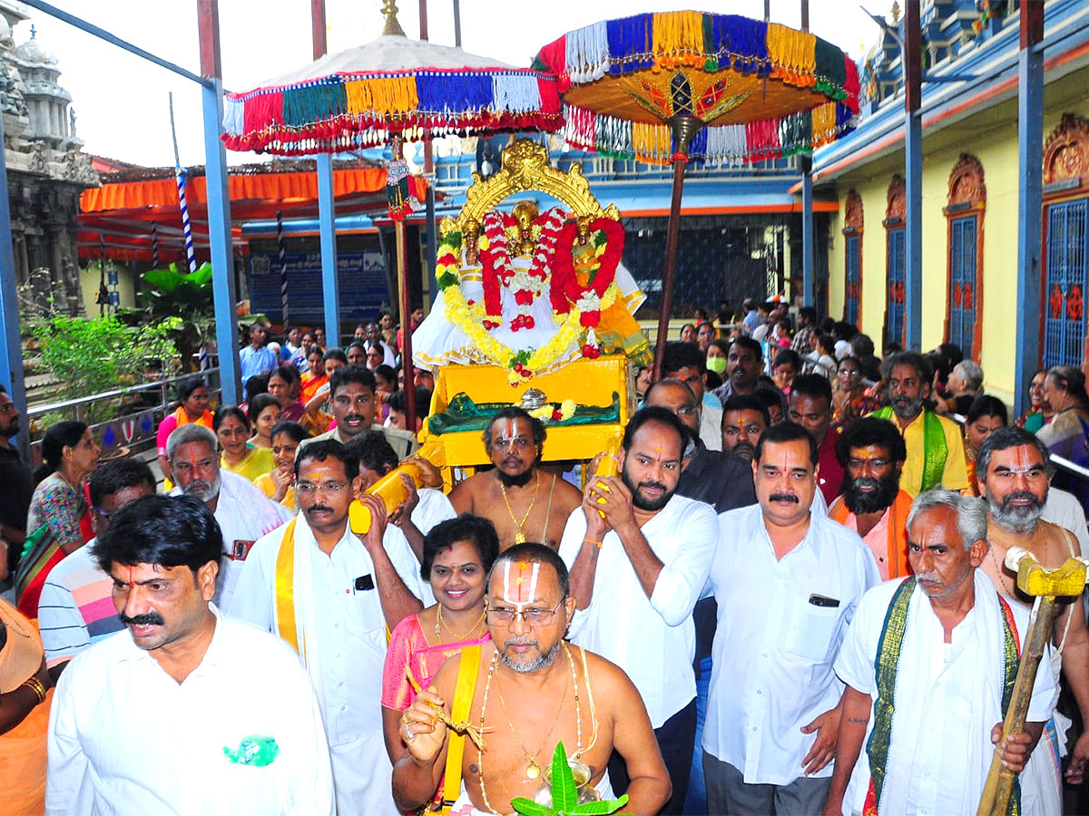 Vasanthotsavam_20at_20Bhadradri_20temple_20Photos-9.jpg 9