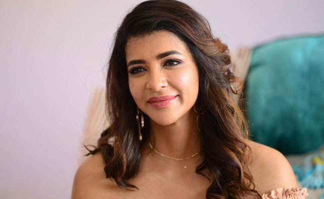 manchu-lakshmi.jpg