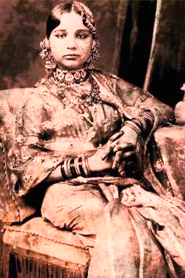 002_20Begum_20Hazrat_20Mahal.jpg 3