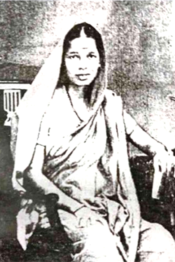 010_20Savitri_20Bai_20Phule.jpg 11