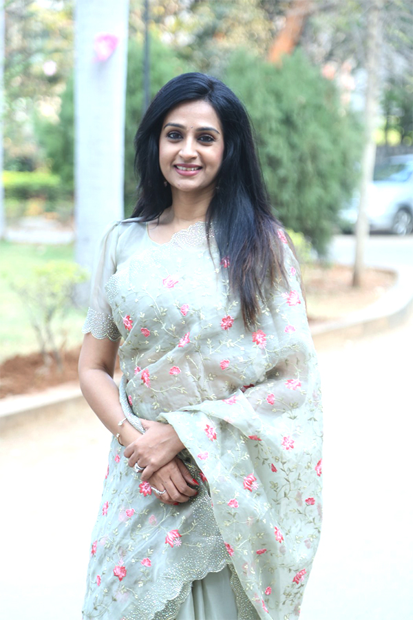 Actress_20Laya_20Latest_20Photos_20Viral_17.jpg 15
