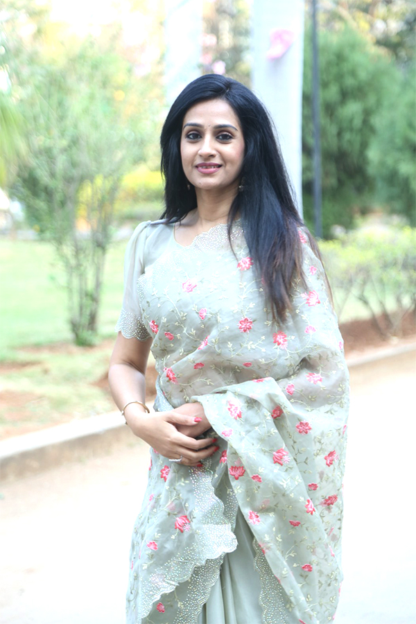 Actress_20Laya_20Latest_20Photos_20Viral_25.jpg 22