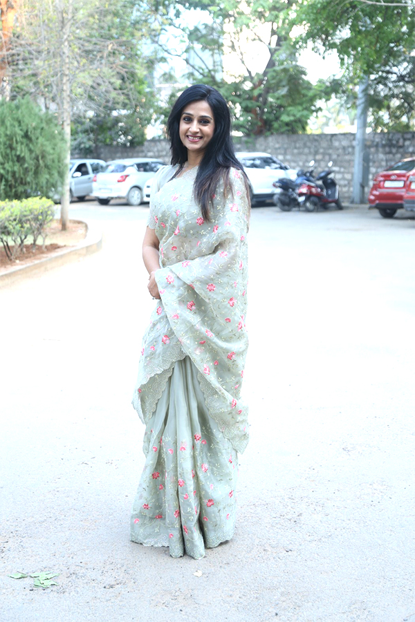 Actress_20Laya_20Latest_20Photos_20Viral_3.jpg 3