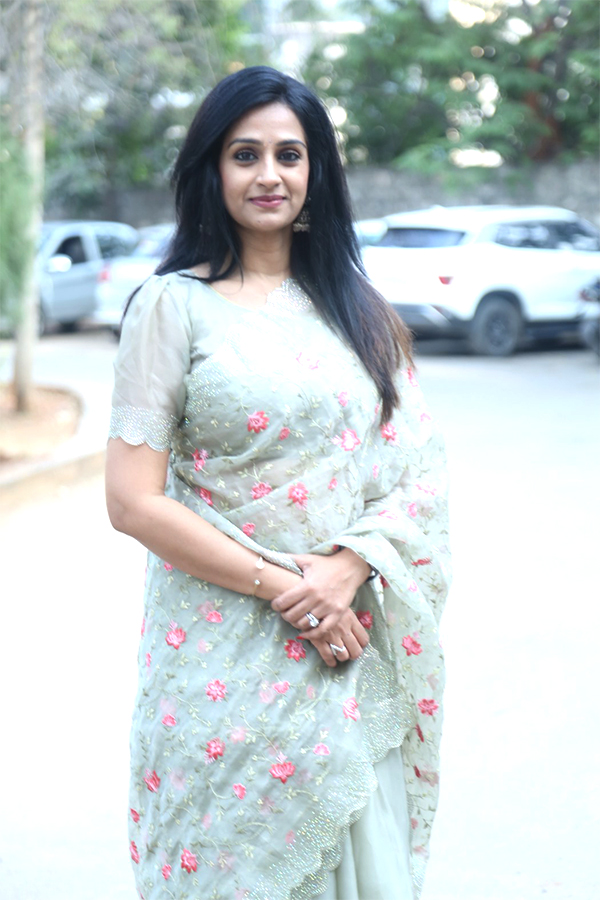 Actress_20Laya_20Latest_20Photos_20Viral_6.jpg 5