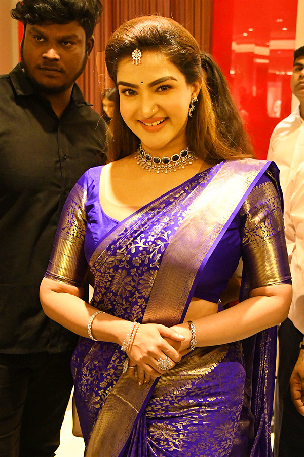 Actress_20Honey_20Rose_20At_20Vizag_20Photos_2.jpg 2