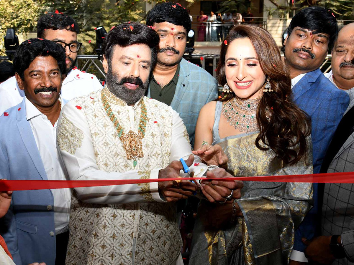 Jewellery_20Showroom_20Grand_20Opening_20By_20Balakrishna_20Photos-10.jpg 10