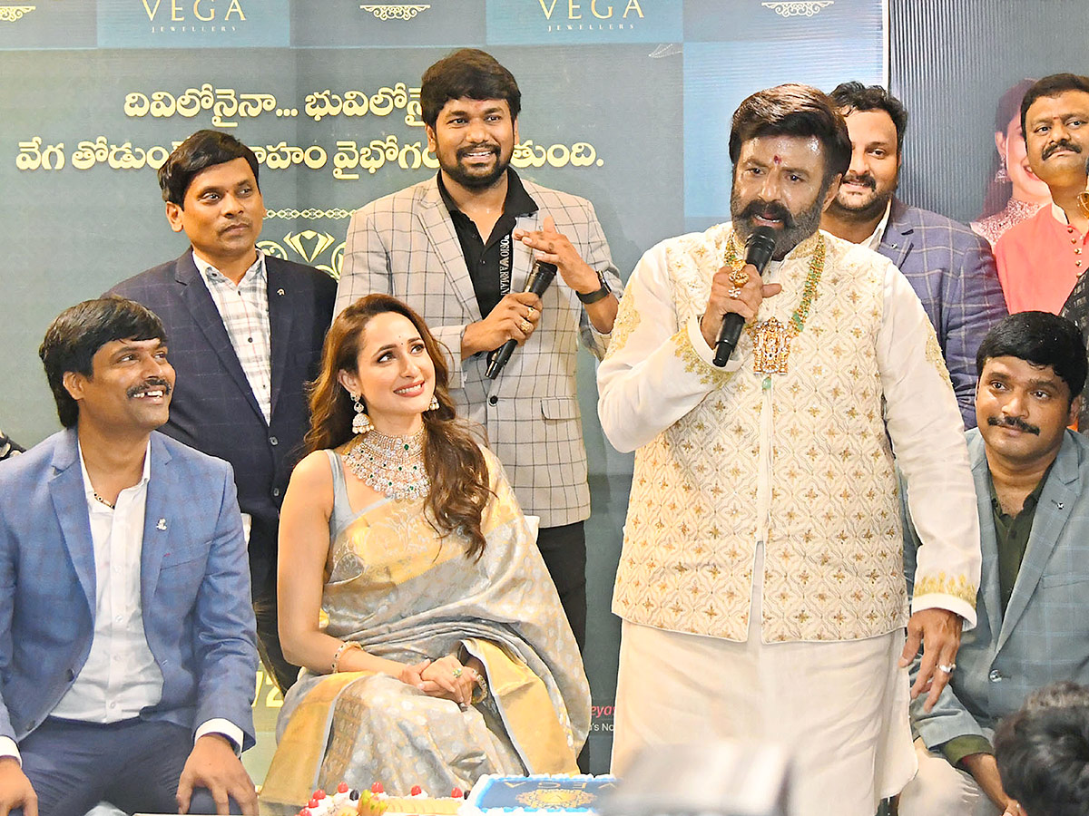 Jewellery_20Showroom_20Grand_20Opening_20By_20Balakrishna_20Photos-13.jpg 13