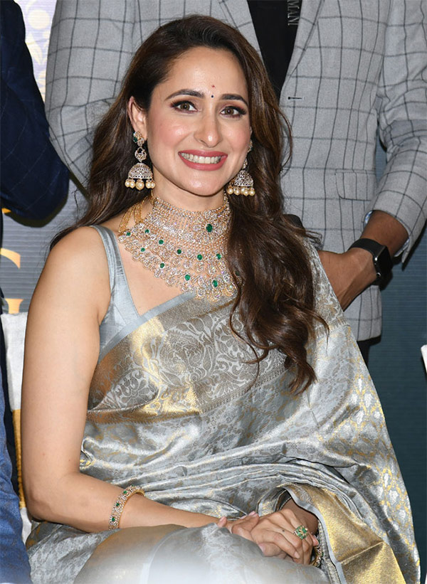 Jewellery_20Showroom_20Grand_20Opening_20By_20Balakrishna_20Photos-19.jpg 19