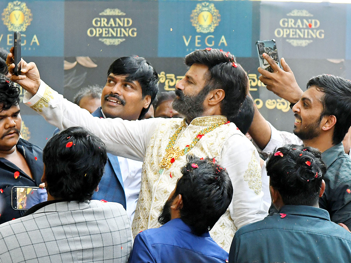Jewellery_20Showroom_20Grand_20Opening_20By_20Balakrishna_20Photos-2.jpg 2