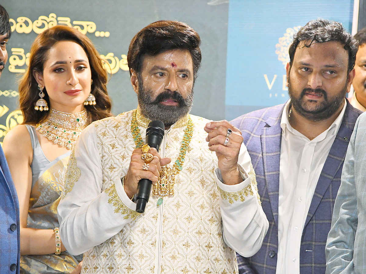 Jewellery_20Showroom_20Grand_20Opening_20By_20Balakrishna_20Photos-3.jpg 3