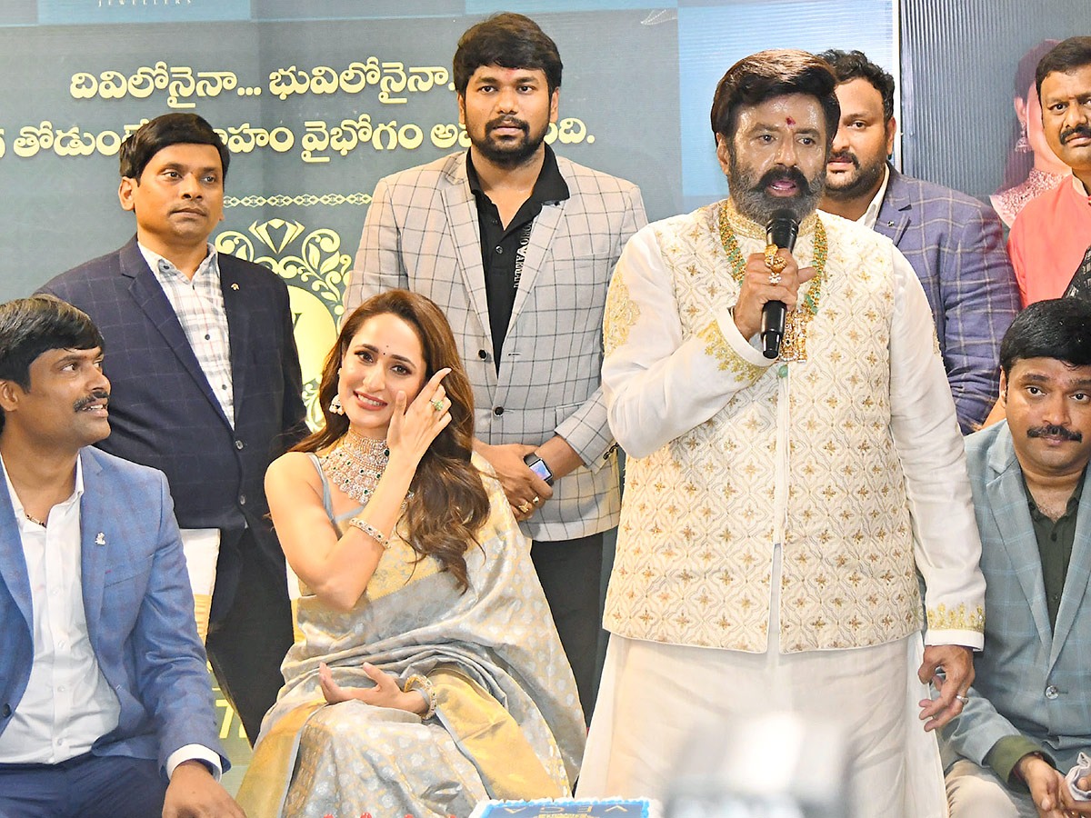 Jewellery_20Showroom_20Grand_20Opening_20By_20Balakrishna_20Photos-4.jpg 4