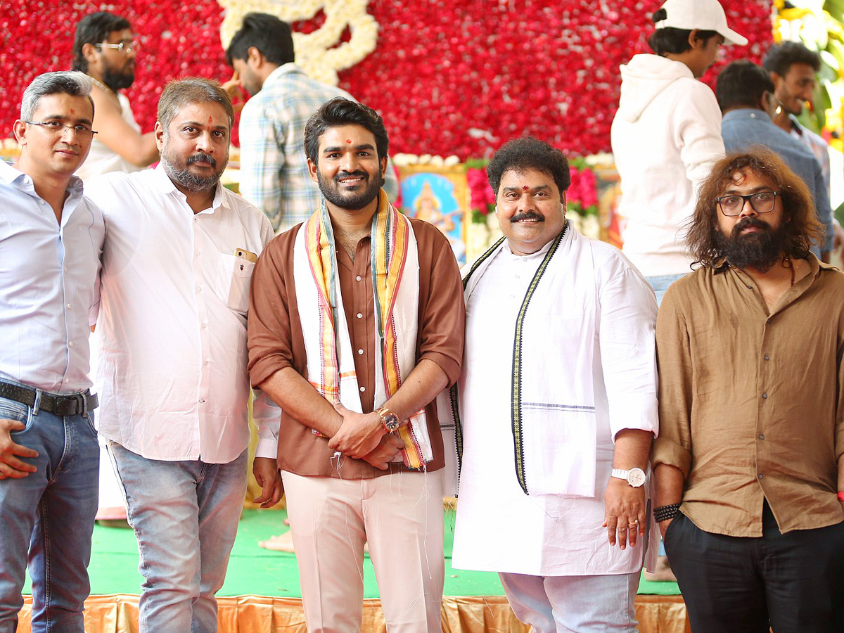 Kiran_20Abbavaram_20New_20Movie_20Opening_20Photos_14.jpg 15