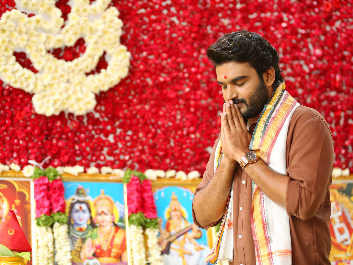 Kiran_20Abbavaram_20New_20Movie_20Opening_20Photos_16.jpg 17