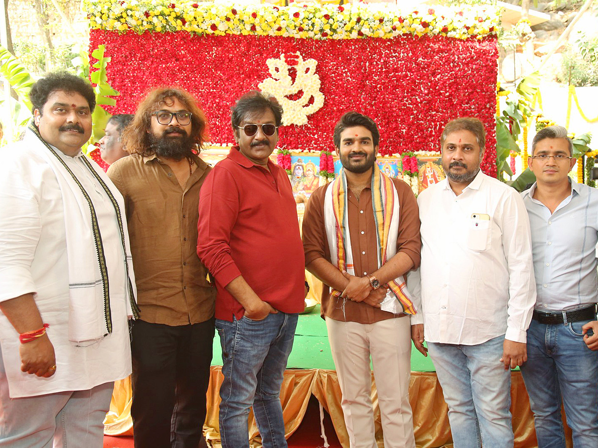 Kiran_20Abbavaram_20New_20Movie_20Opening_20Photos_17.jpg 18