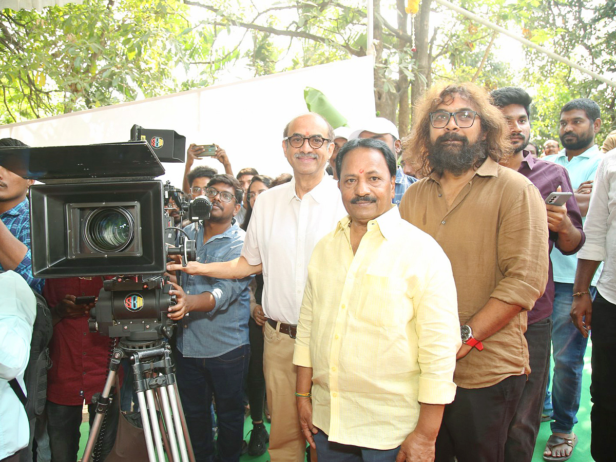 Kiran_20Abbavaram_20New_20Movie_20Opening_20Photos_3.jpg 4