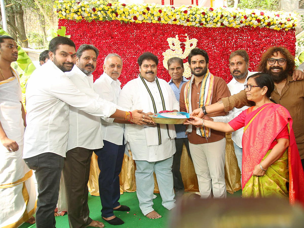 Kiran_20Abbavaram_20New_20Movie_20Opening_20Photos_5.jpg 6