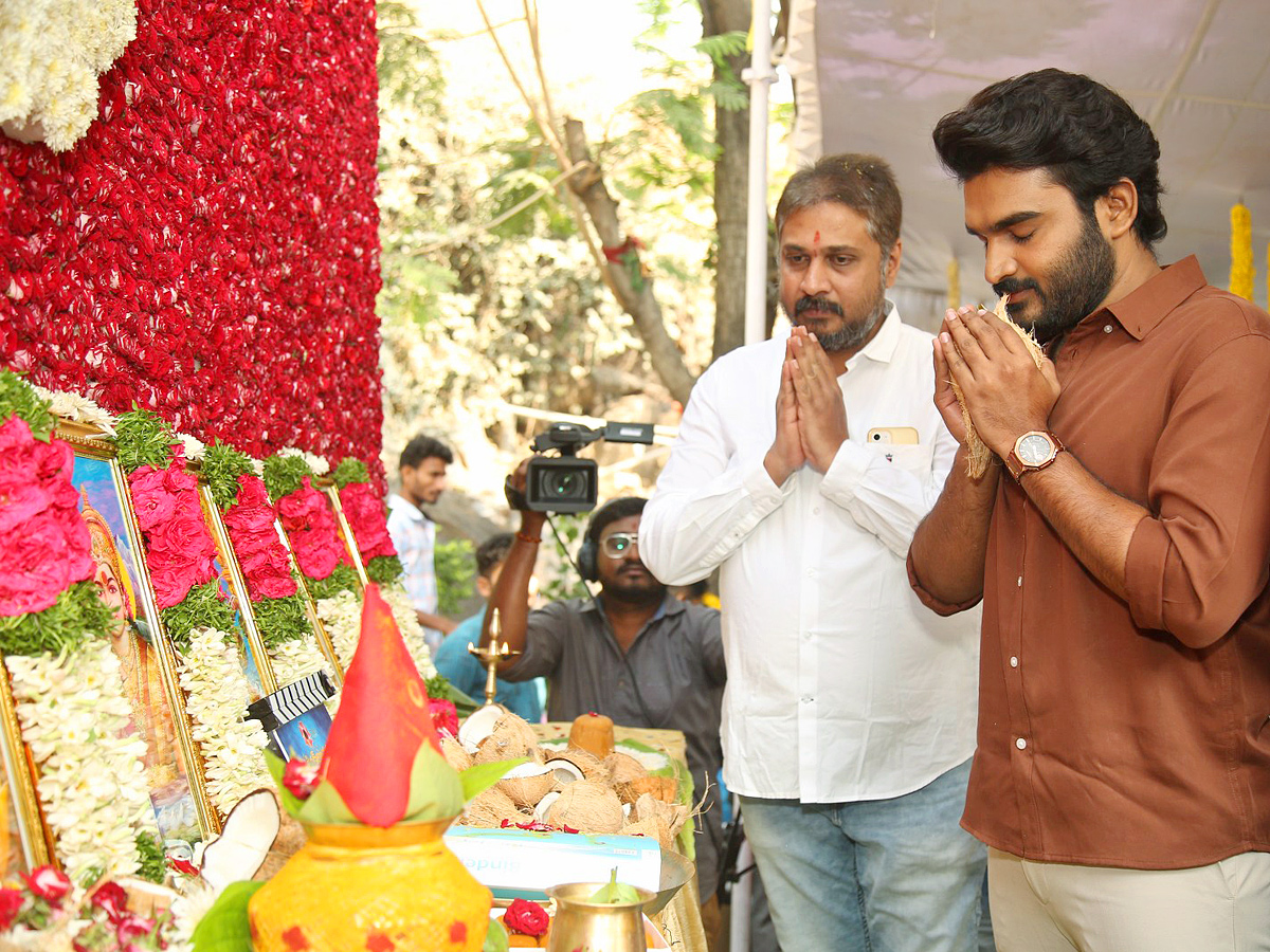 Kiran_20Abbavaram_20New_20Movie_20Opening_20Photos_7.jpg 8