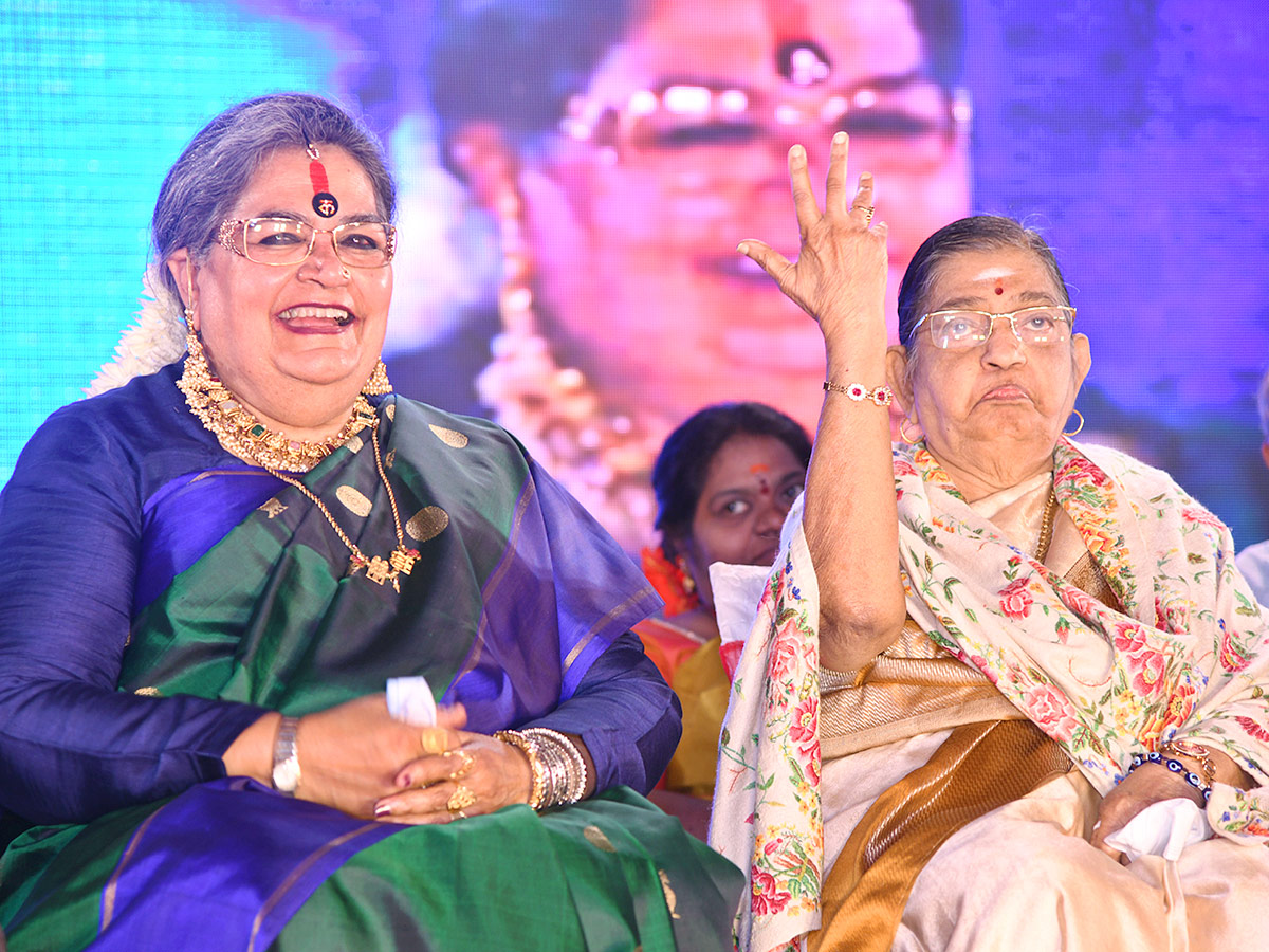 P_20Susheela_20and_20Usha_20Uthup_20in_20Visakhapatnam_20Photos-11.jpg 11