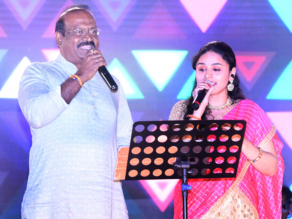 P_20Susheela_20and_20Usha_20Uthup_20in_20Visakhapatnam_20Photos-12.jpg 12