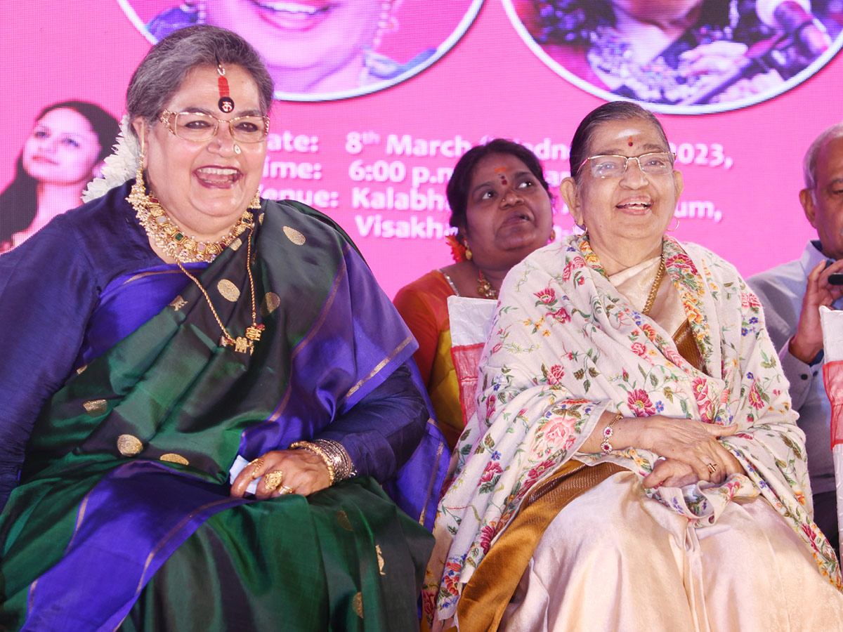 P_20Susheela_20and_20Usha_20Uthup_20in_20Visakhapatnam_20Photos-4.jpg 4