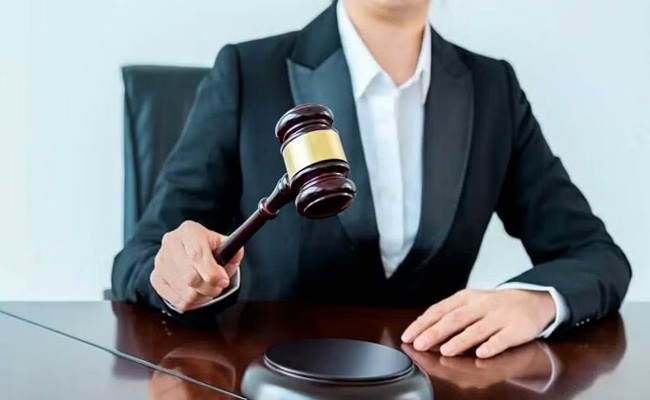 women-judge.jpg