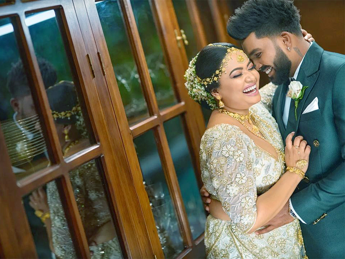 Sri_20Lankan_20Cricketer_20Wanindu_20Hasaranga_20Wedding_20Pics-2.jpg 2