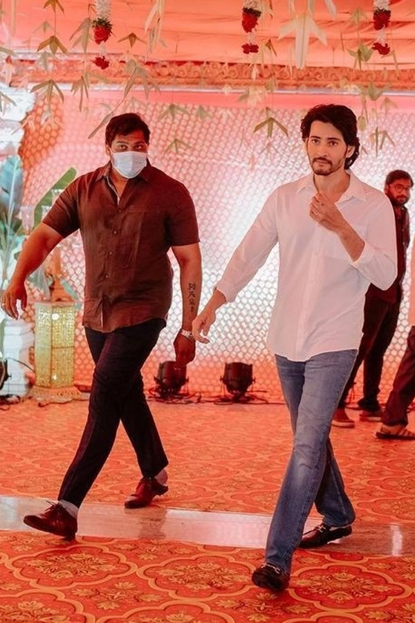 Mahesh_20Babu_20And_20Namrata_20Shirodkar_20Attends_20Kameswara_20Rao_20Sons_20Wedding_20Photos_1.jpg 6