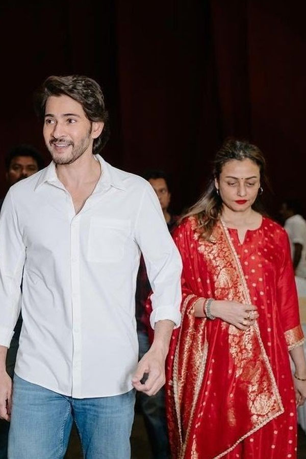 Mahesh_20Babu_20And_20Namrata_20Shirodkar_20Attends_20Kameswara_20Rao_20Sons_20Wedding_20Photos_7.jpg 8
