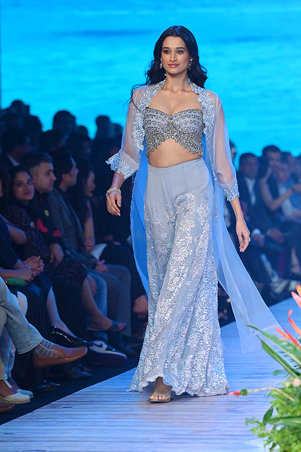 Lakme_20Fashion_20Week_202023_20Mumbai_18.jpg 18