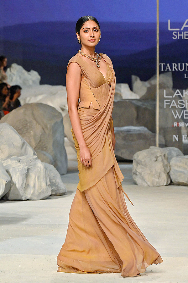 Lakme_20Fashion_20Week_202023_20Mumbai_26.jpg 26