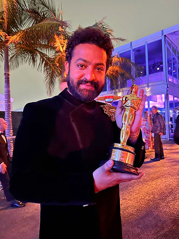 Oscar_20Awards_20Ceremony_202023_20Unseen_20Photos_20Of_20Ram_20Charan_20And_20Jr_20NTR_20From_20Oscars_2C_20Photos_20Viral-18.jpg 18