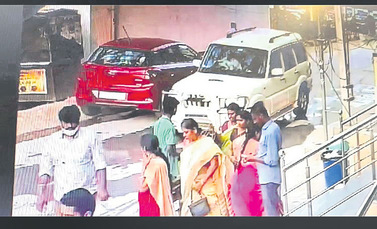 SAREE.jpg