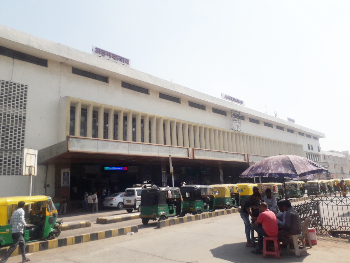 008_20ahmedabad_20junction_20railway_20station.jpg 9