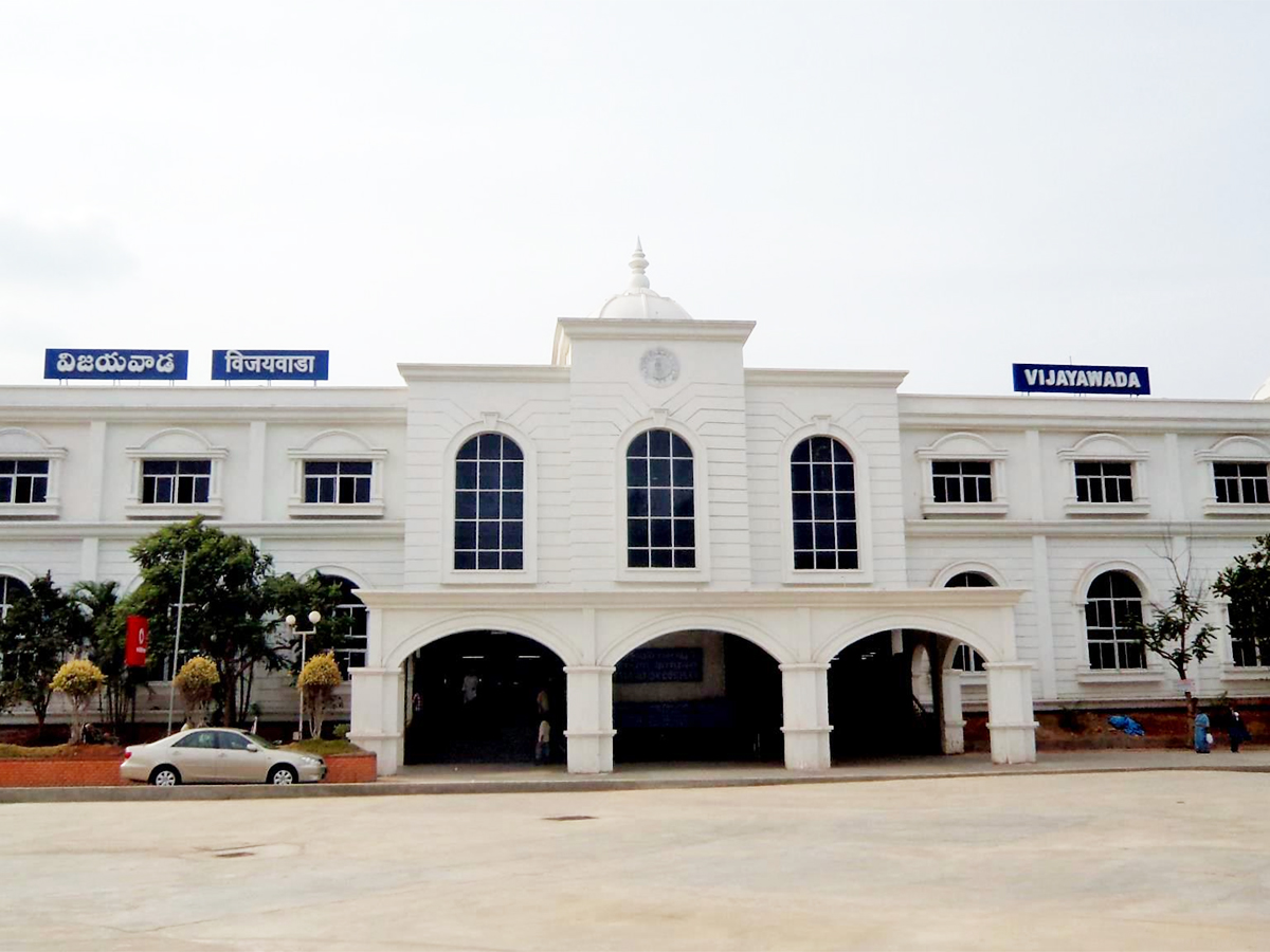 009_20vijayawada_20junction_20railway_20station.jpg 10