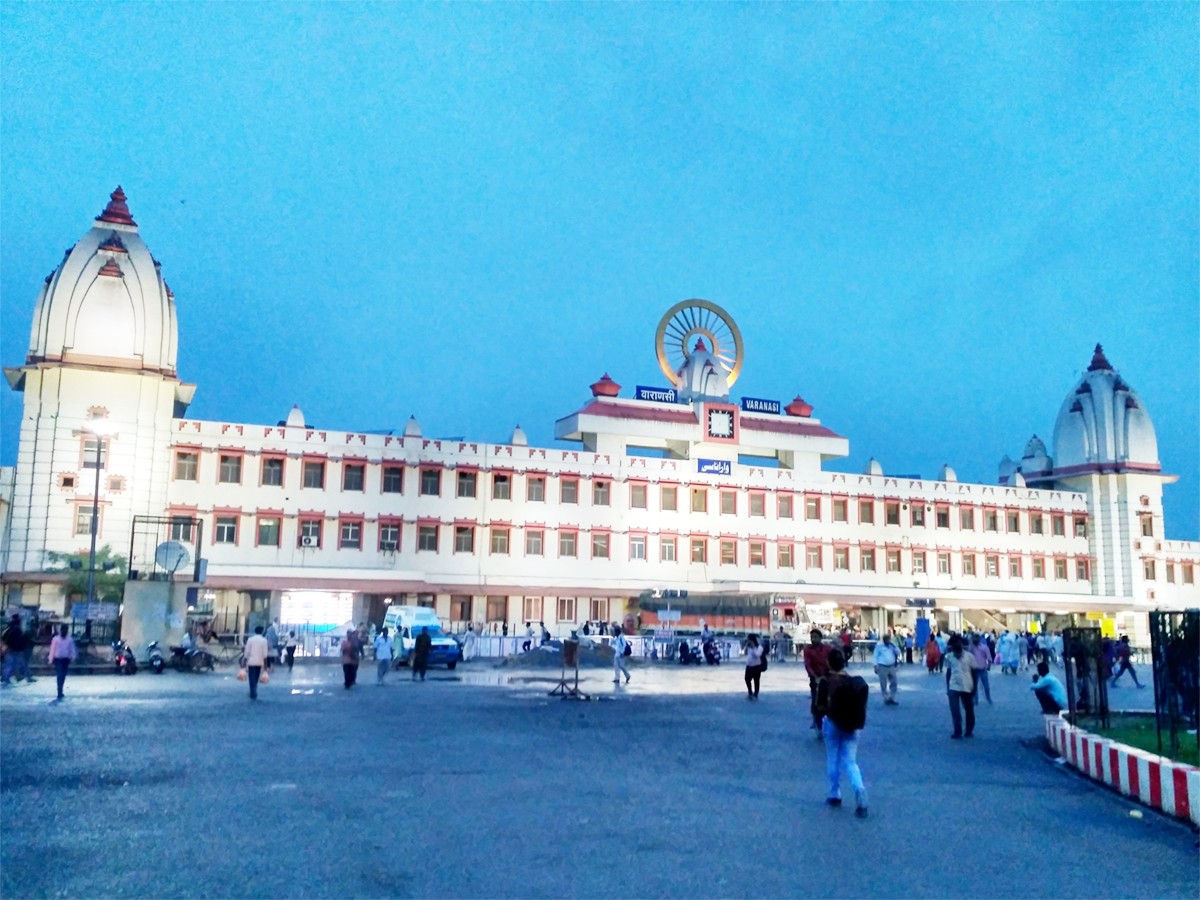 010_20varanasi_20junction_20railway_20station.jpg 11