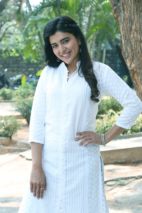 Actress_20Chitra_20Shukla_20Latest_20Pics_13.jpg 13