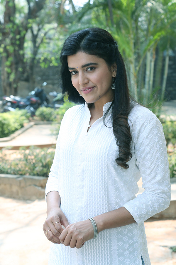 Actress_20Chitra_20Shukla_20Latest_20Pics_3.jpg 3