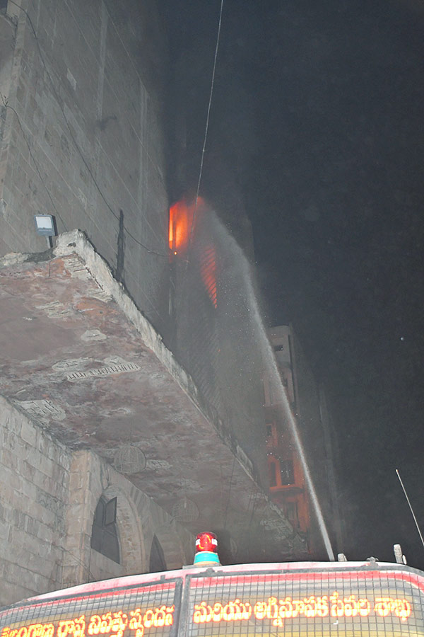 Fire_20Accident_20at_20Swapnalok_20Complex_20in_20Secunderabad_20Pics-27.jpg 27