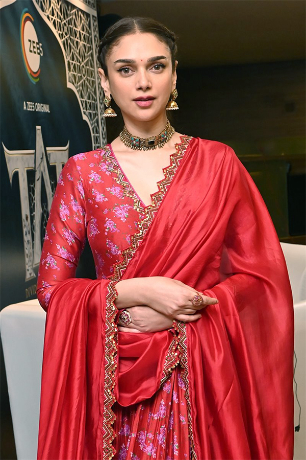 Aditi_20Rao_20Hydari_20Cute_20Pics_11.jpg 11