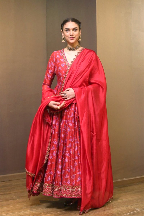 Aditi_20Rao_20Hydari_20Cute_20Pics_12.jpg 12