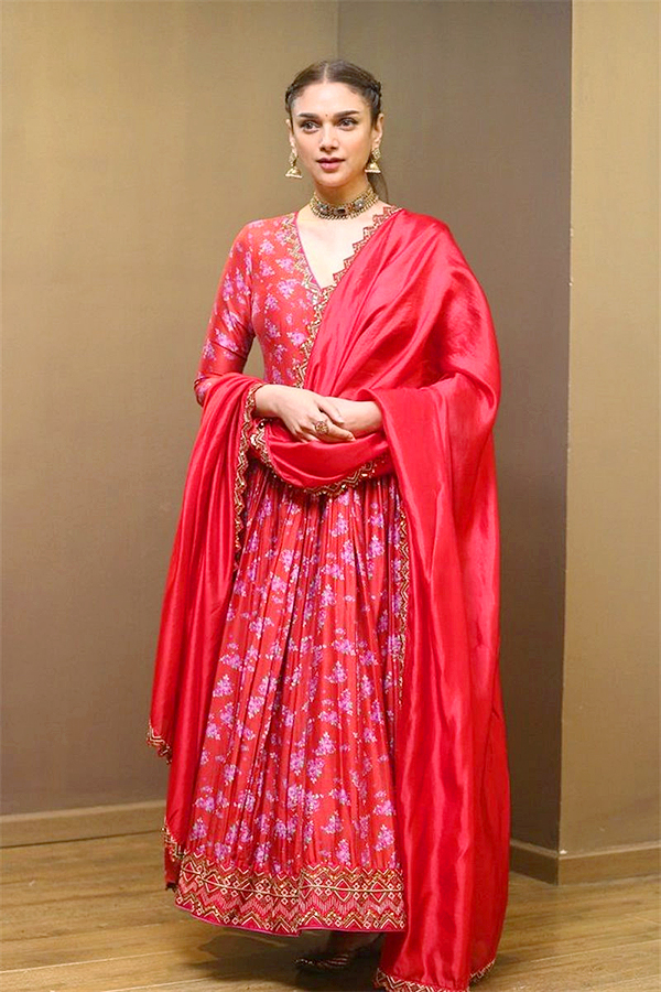 Aditi_20Rao_20Hydari_20Cute_20Pics_14.jpg 14