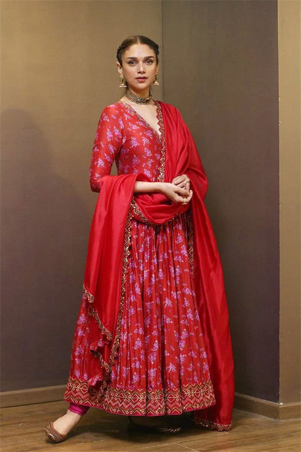 Aditi_20Rao_20Hydari_20Cute_20Pics_18.jpg 18