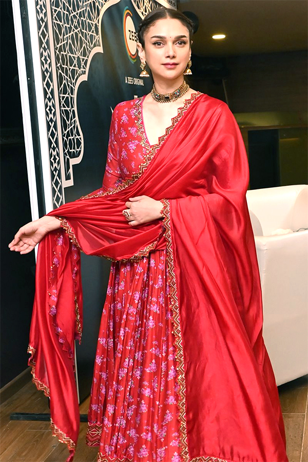Aditi_20Rao_20Hydari_20Cute_20Pics_3.jpg 3