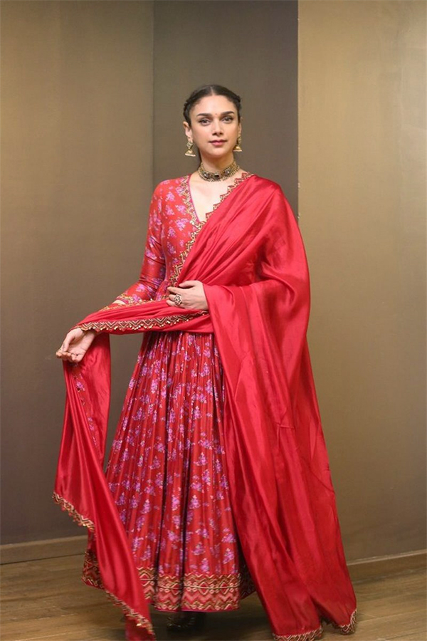 Aditi_20Rao_20Hydari_20Cute_20Pics_5.jpg 5