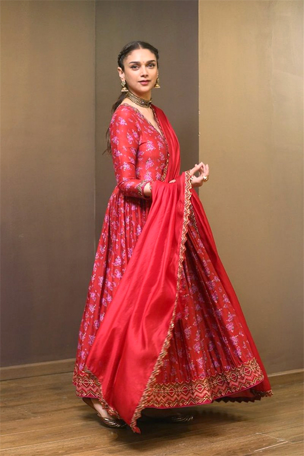 Aditi_20Rao_20Hydari_20Cute_20Pics_6.jpg 6