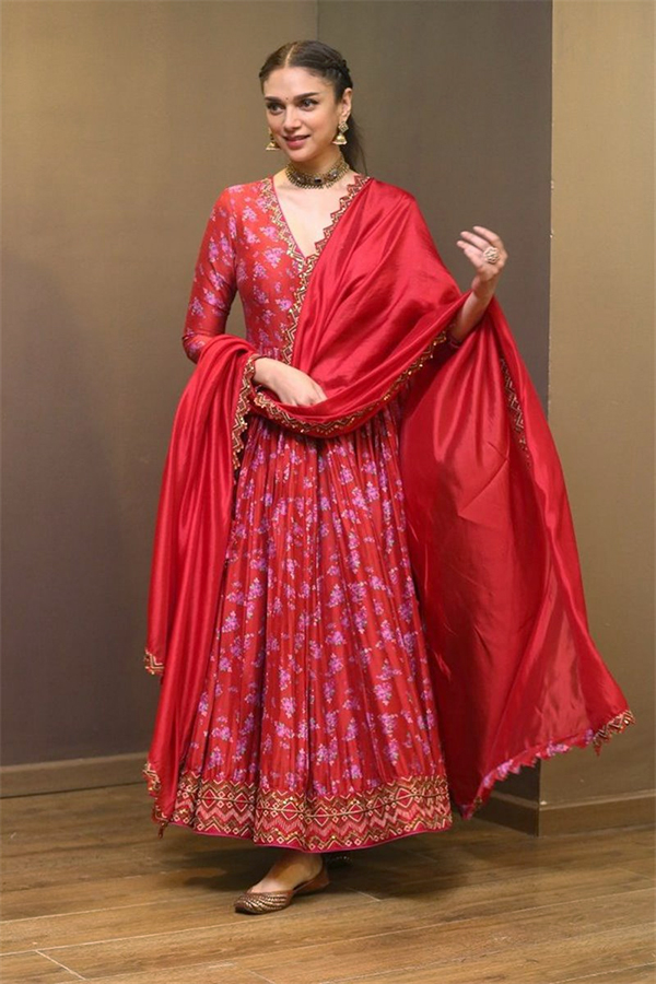 Aditi_20Rao_20Hydari_20Cute_20Pics_9.jpg 9