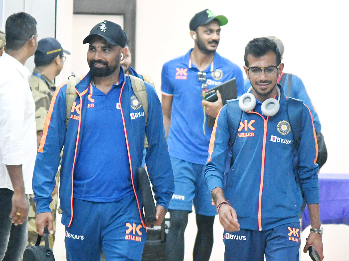 Team_20India_20and_20Team_20Australia_20Cricketers_20Reach_20To_20Vizag_20Photos_10.jpg 11