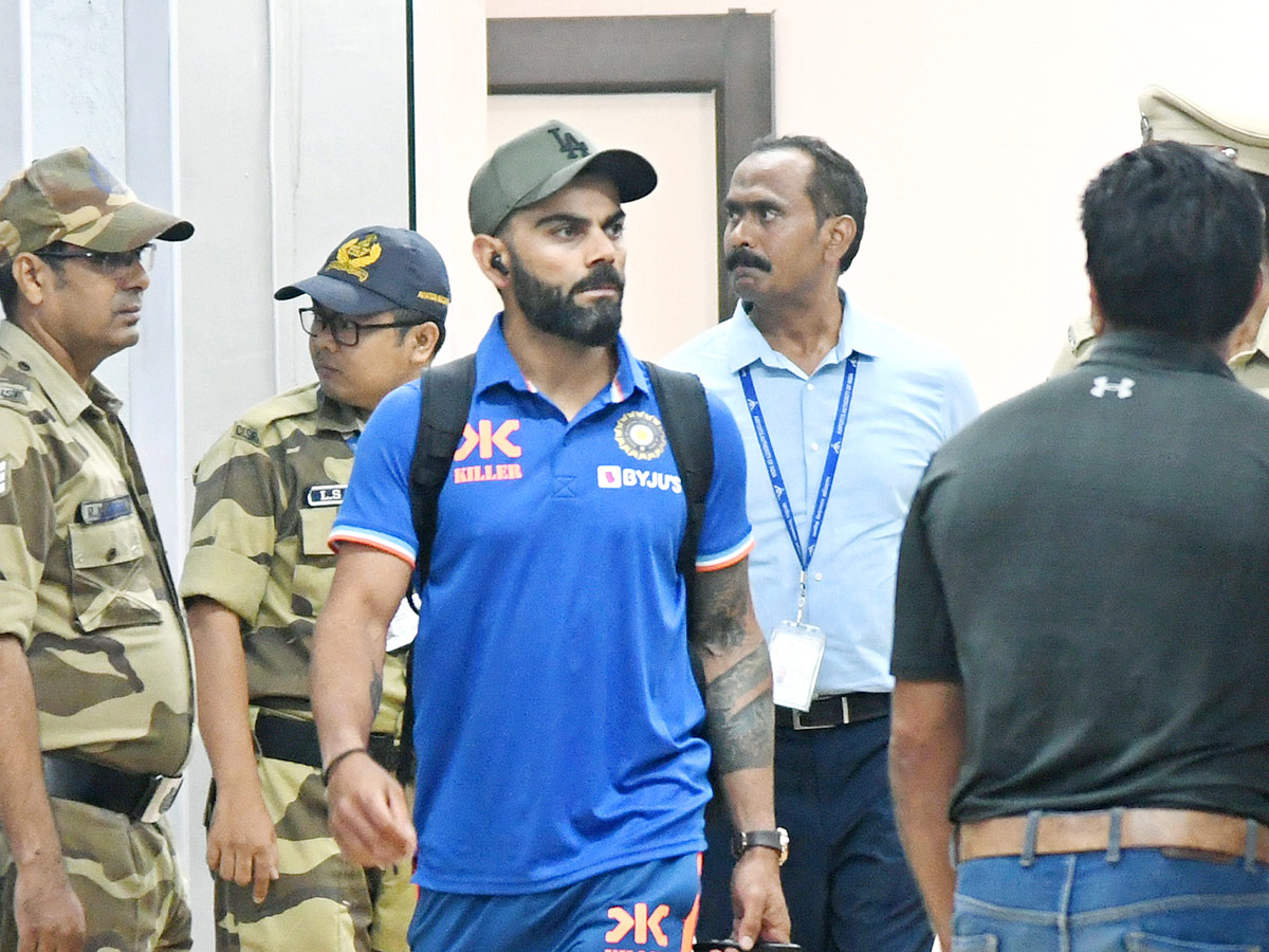 Team_20India_20and_20Team_20Australia_20Cricketers_20Reach_20To_20Vizag_20Photos_13.jpg 14