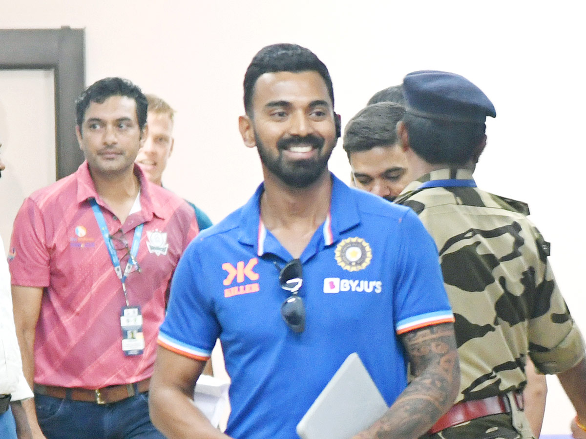 Team_20India_20and_20Team_20Australia_20Cricketers_20Reach_20To_20Vizag_20Photos_4.jpg 5